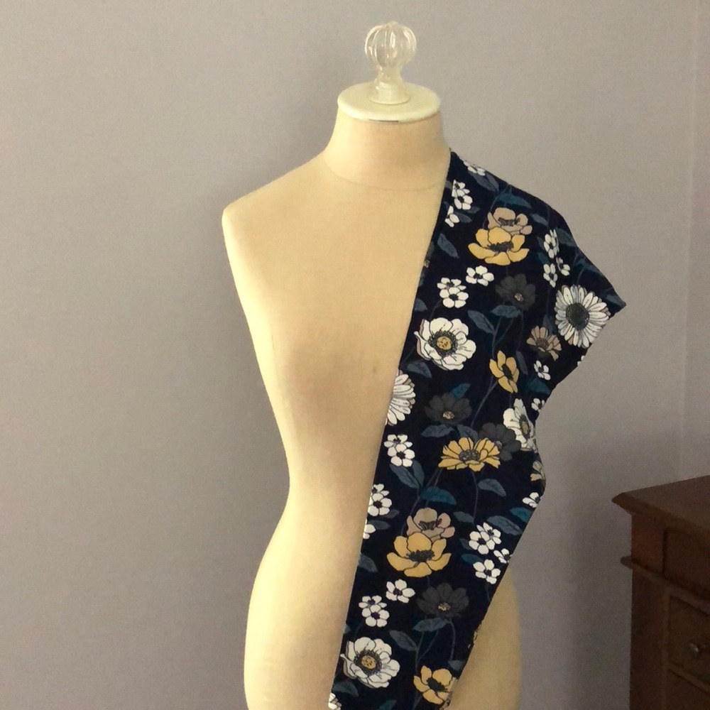 Agnes & Dora Navy Floral leggings XL